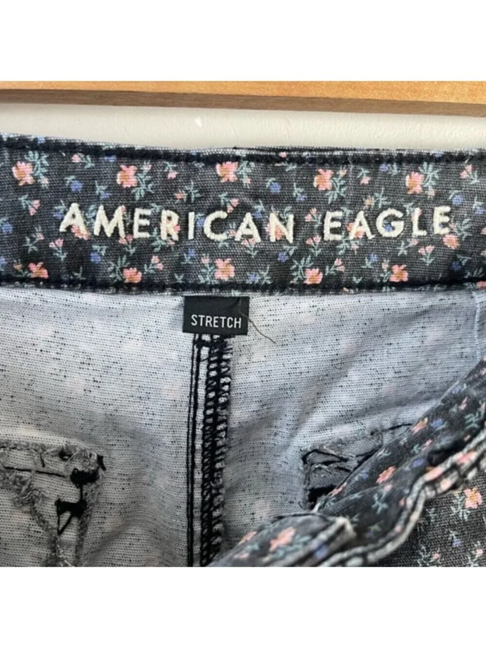 American Eagle high rise floral cargo grey pink pants size 0 Cottagecore Boho